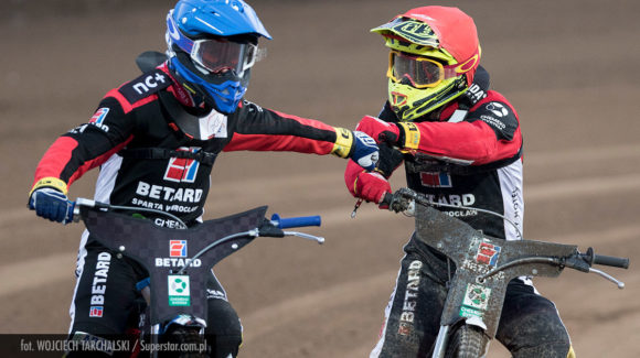 Komplet juniorów w finale Srebrnego Kasku