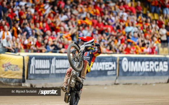 Dan Bewley na podium Speedway Grand Prix w Toruniu